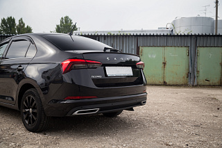 BLACKOUT EDITION. Спойлер лип крашенный Черный глянец Skoda Rapid II Gen (2020 - 2024 - по настоящее время) + УСТАНОВОЧНЫЙ КОМПЛЕКТ