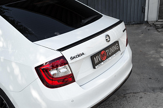 BLACKOUT EDITION. Спойлер лип крашеный Черный глянец Skoda Rapid (2012 - 2023) + УСТАНОВОЧНЫЙ КОМПЛЕКТ